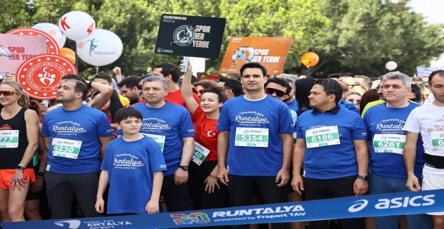 RUNTALYA MARATONU  ŞÖLENE DÖNÜŞTÜ 