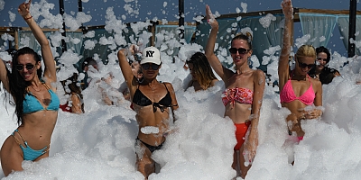 OBA BEACH’DE  DANS ŞOV